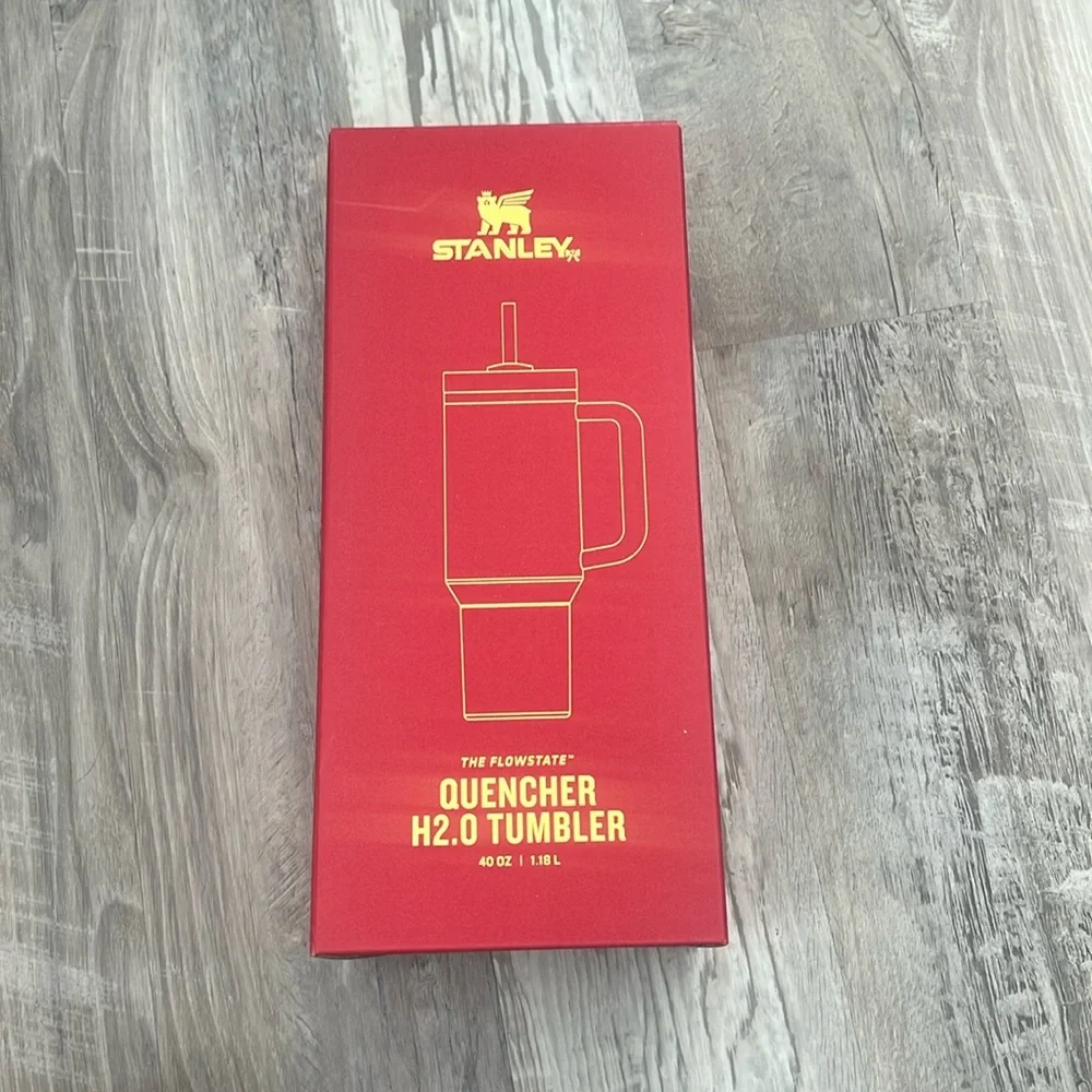 Stanley Scarlet Tinsel Holiday Limited Edition 40 oz NIB